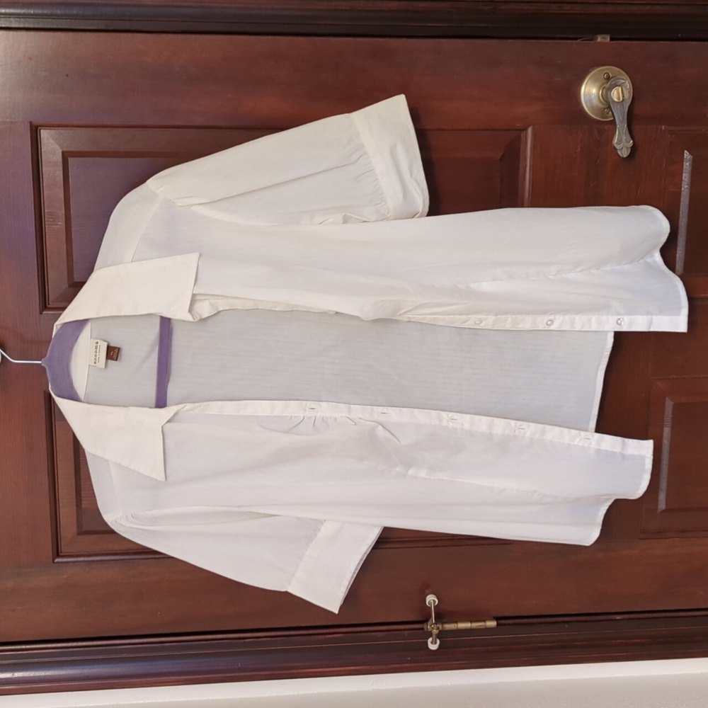 White button front blouse with shaping darts and pleats XL